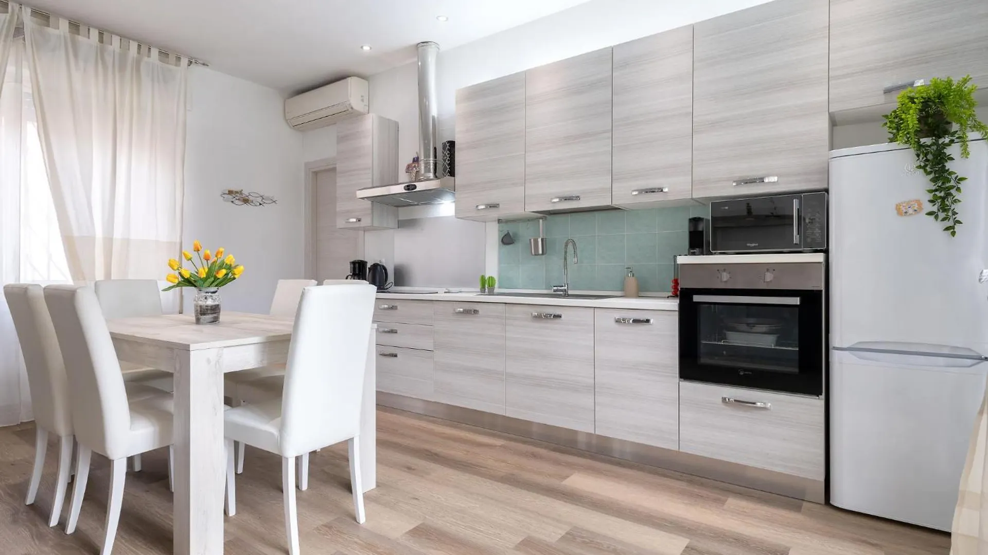 Apartment Lorenas'Home By Interhome Olbia
